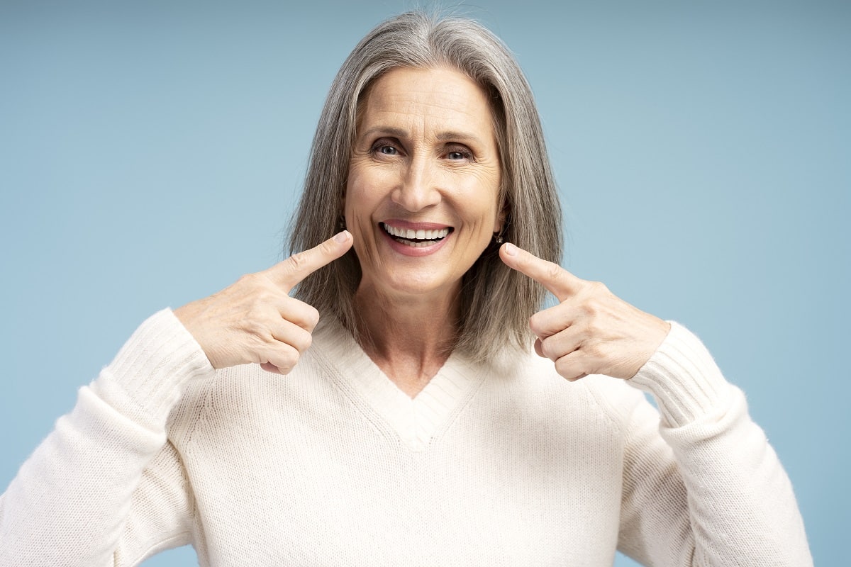 Remove coffee stains from dentures